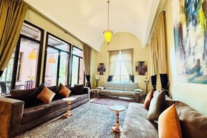 Smart-TV, peis, fotballspill og bordtennis