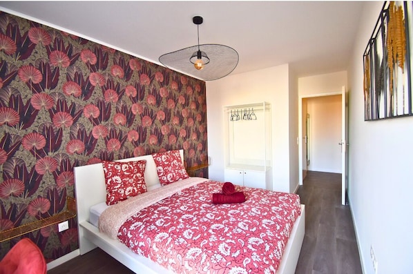 2 chambres, bureau, lit de bébé portatif, Wi-Fi