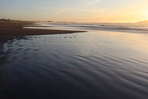 Plage à proximité, chaises longues