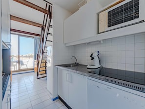 Geladeira, micro-ondas, lava-louças