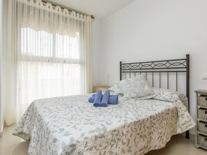 2 habitaciones, escritorio, tabla de planchar con plancha y wifi 