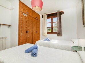 4 chambres, bureau, accès Internet