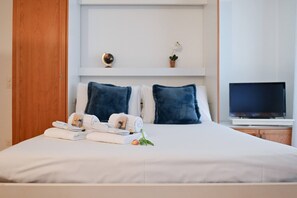 2 bedrooms, iron/ironing board, internet, bed sheets - Ruga Vacation Rental 3 in Ascona (Ascona)