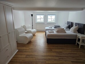 3 bedrooms, free WiFi, bed sheets - Apartment 'Terrace' with Private Terrace and Wi-Fi (Föritztal OT Neuhaus-Schierschnitz)