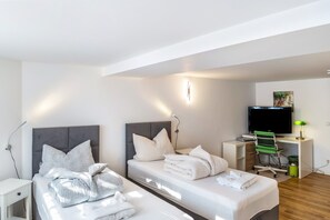 3 bedrooms, free WiFi, bed sheets - Apartment 'Terrace' with Private Terrace and Wi-Fi (Föritztal OT Neuhaus-Schierschnitz)