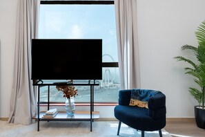 TV - Stunning 2 Bed Apartment in Amwaj 4 JBR (Dubai)