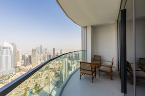 Apartment | 3 bedrooms - Sky-high Elegance w Unrivaled Burj Khalifa Views (Dubai)