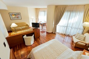 1 quarto, acesso à internet, roupa de cama