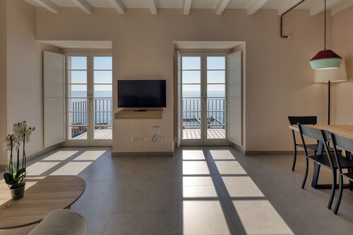 Three-room apartment second floor sea view two bathrooms