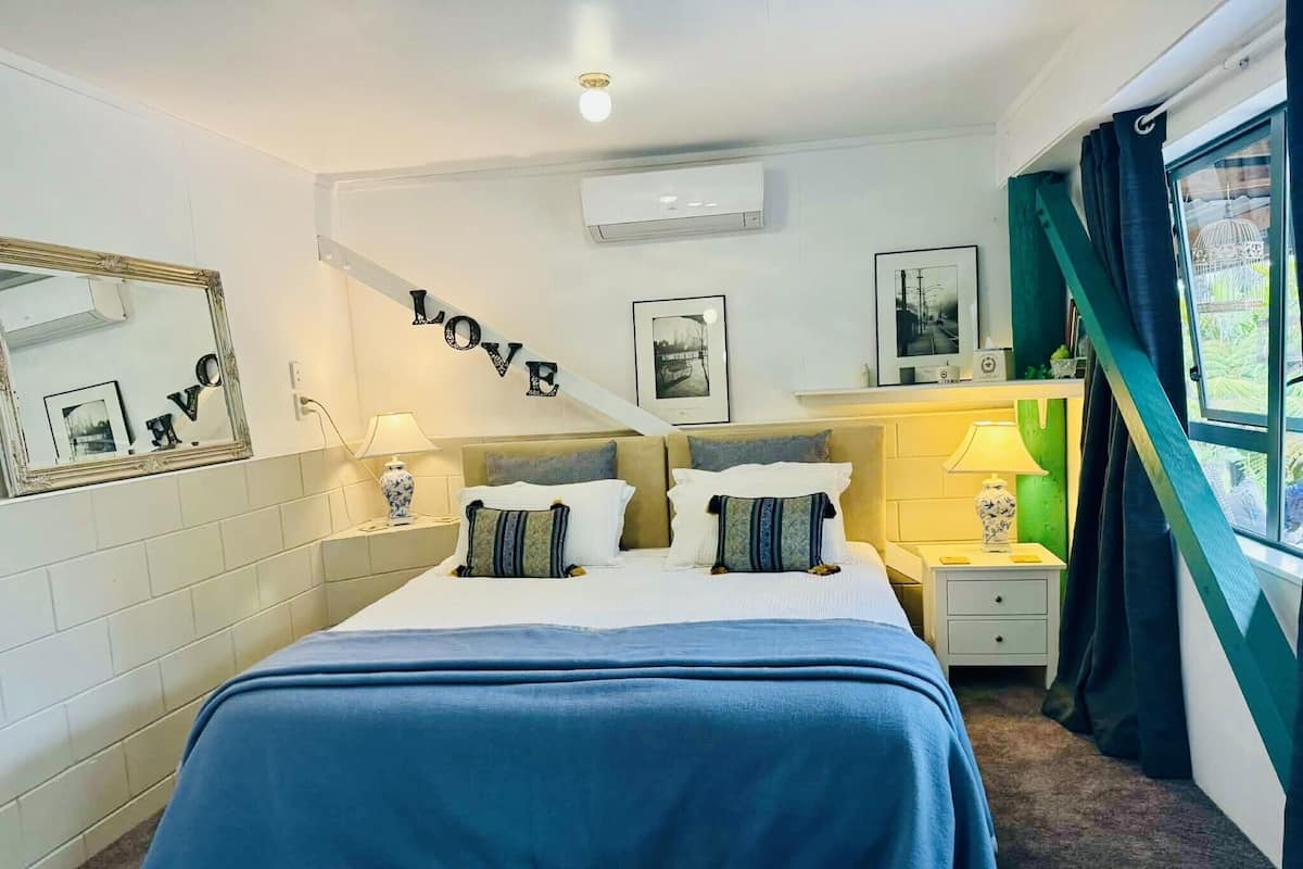 Studio, 1 King Bed, Garden View
