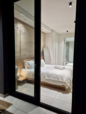 1 habitación, tabla de planchar con plancha, wifi y ropa de cama