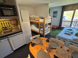 1 bedroom, free WiFi, bed sheets