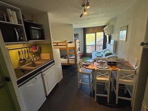 1 bedroom, WiFi, bed sheets