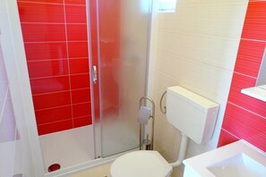 Shower, towels, soap, shampoo