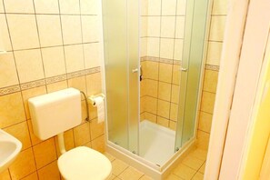 Douche, serviettes fournies