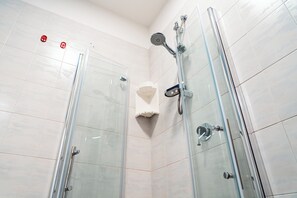 Shower - Tastefully furnished flat with lateral sea view (Bibione)