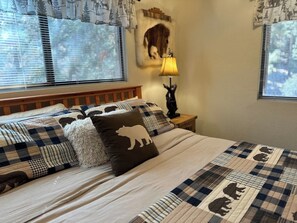 2 bedrooms, individually decorated, individually furnished - Everwood Serenity Treehouse (Big Bear Lake)