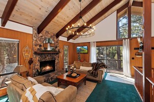 Signature Cabin, 2 Bedrooms, Fireplace, Mountainside | Living room | 49-inch Smart TV with digital channels, fireplace