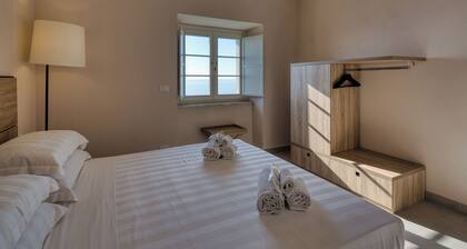 Two-room apartment with bath and sea view terrace