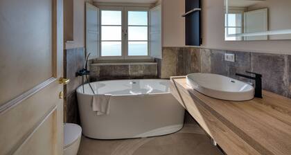 Two-room apartment with bath and sea view terrace