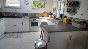 茶具/咖啡用具、冰箱、微波炉、烤箱