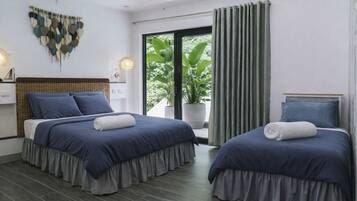 3 bedrooms, in-room safe, desk, travel cot