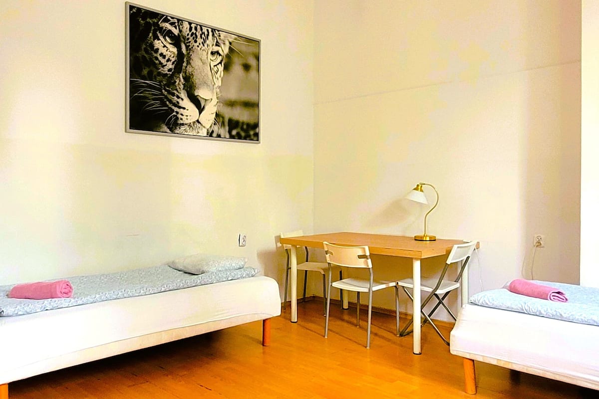 Economy Triple Room | Seterika/papan seterika, Wi-fi percuma