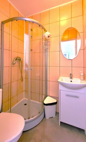 Classic Double Room Single Use | Bathroom