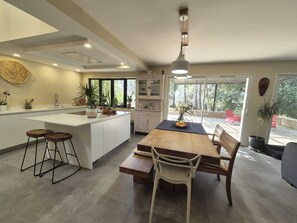Dining - House with swimming pool in the pinewood 4 bedrooms (La Ciotat)