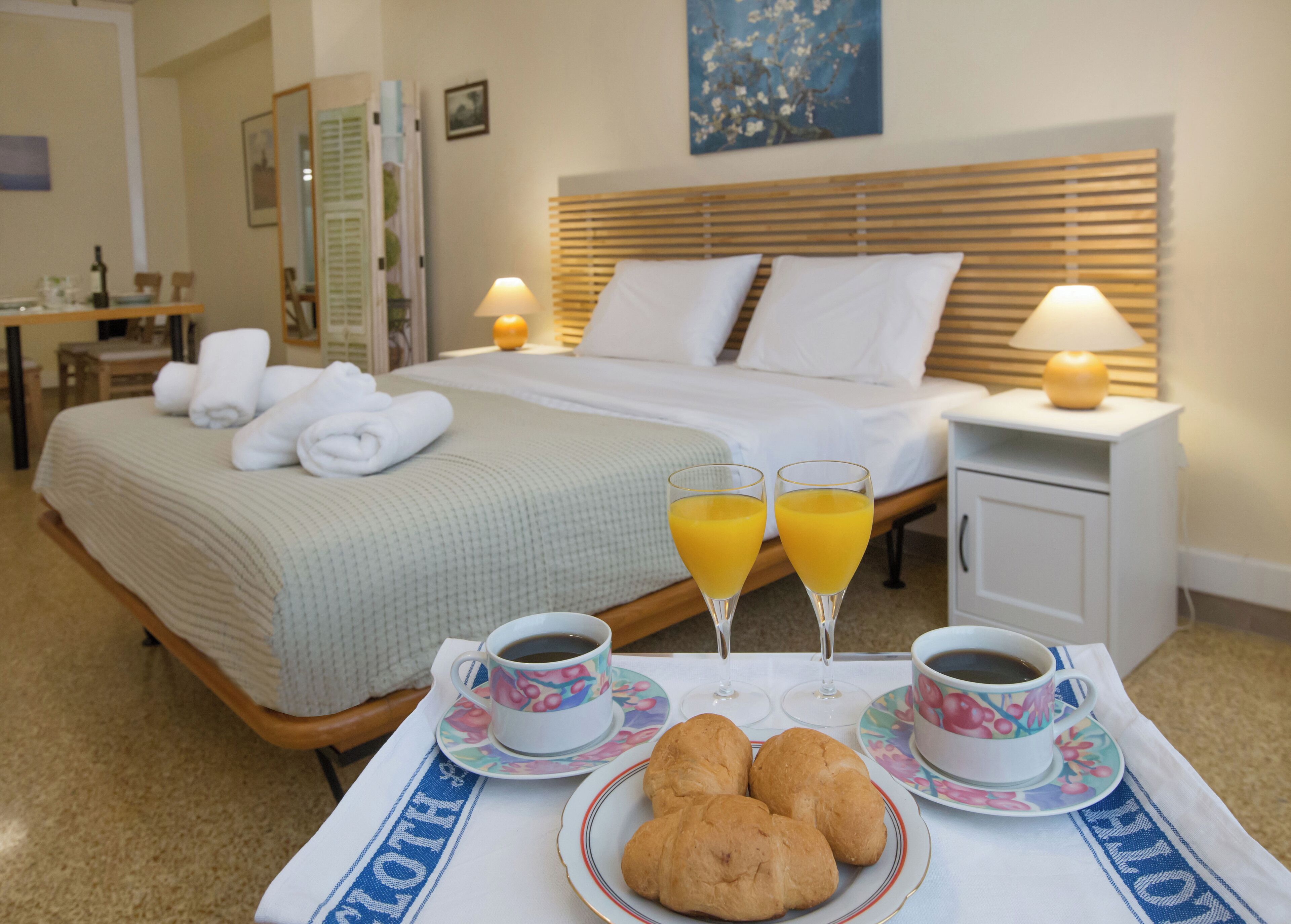 2 عدّة غرف نوم ومكواة/لوح كي وواي فاي مجانًا وملاءات أسرّة