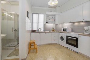 Réfrigérateur, four, plaque de cuisson, lave-vaisselle