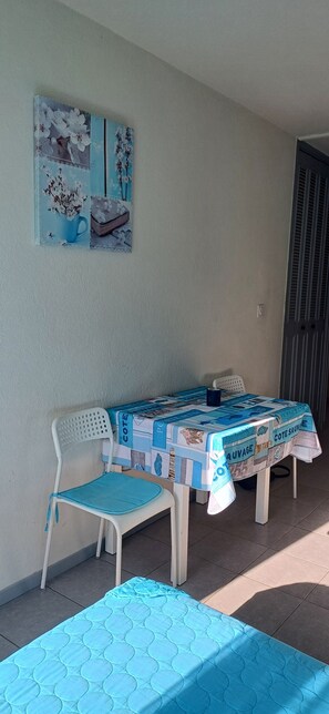 Dining - Beautiful 2* studio with BALCONY and PRIVATE PARKING SPACE near THERMAL BATHS (Balaruc-les-Bains)