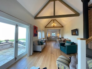 Smart TV, fireplace, books, stereo - Charming countryside retreat (Cross in Hand)