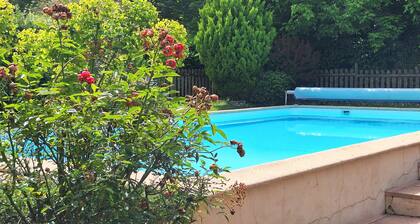 Gite "Le Pressoir" in a quiet location, next to a cycle path.