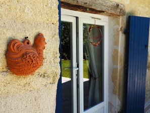 Exterior detail - Gite "Le Pressoir" in a quiet location, next to a cycle path. (Frontenac)