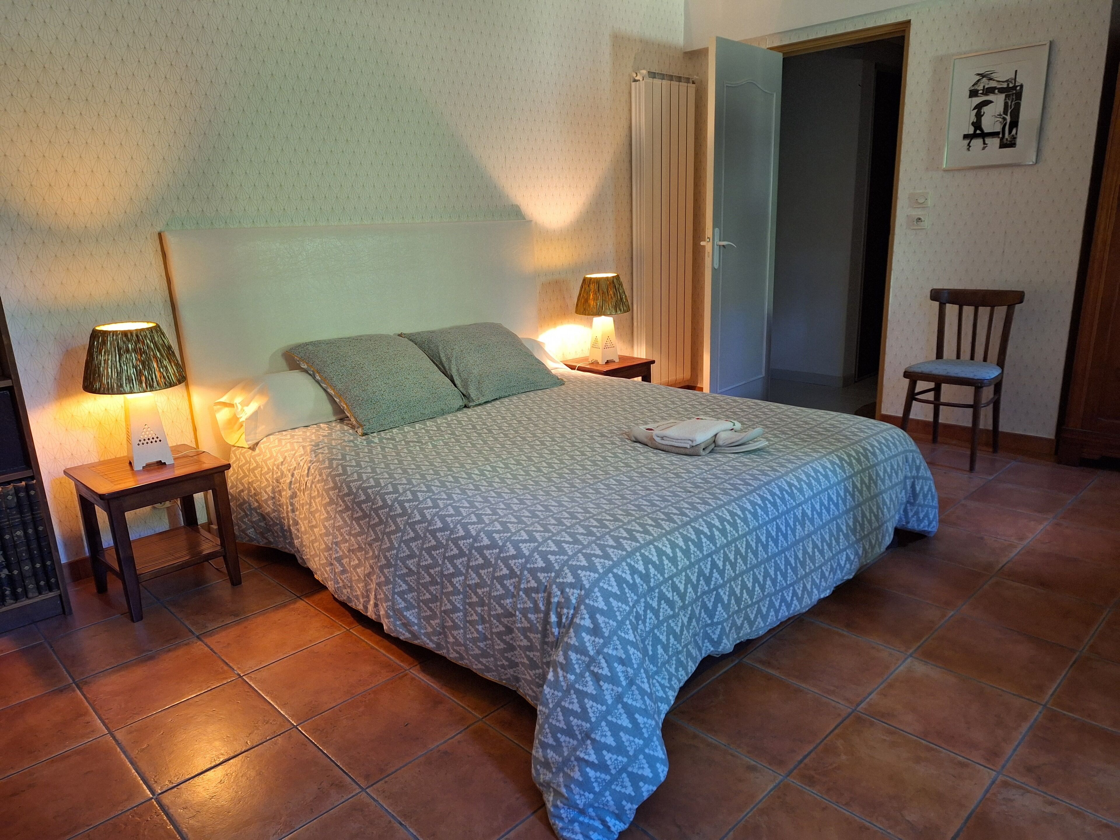 2 bedrooms, desk, travel cot, free WiFi