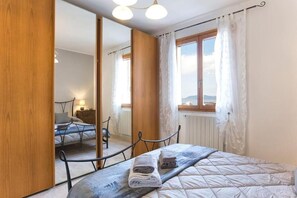 2 soverom, safe på rommet, skrivebord og strykejern/-brett