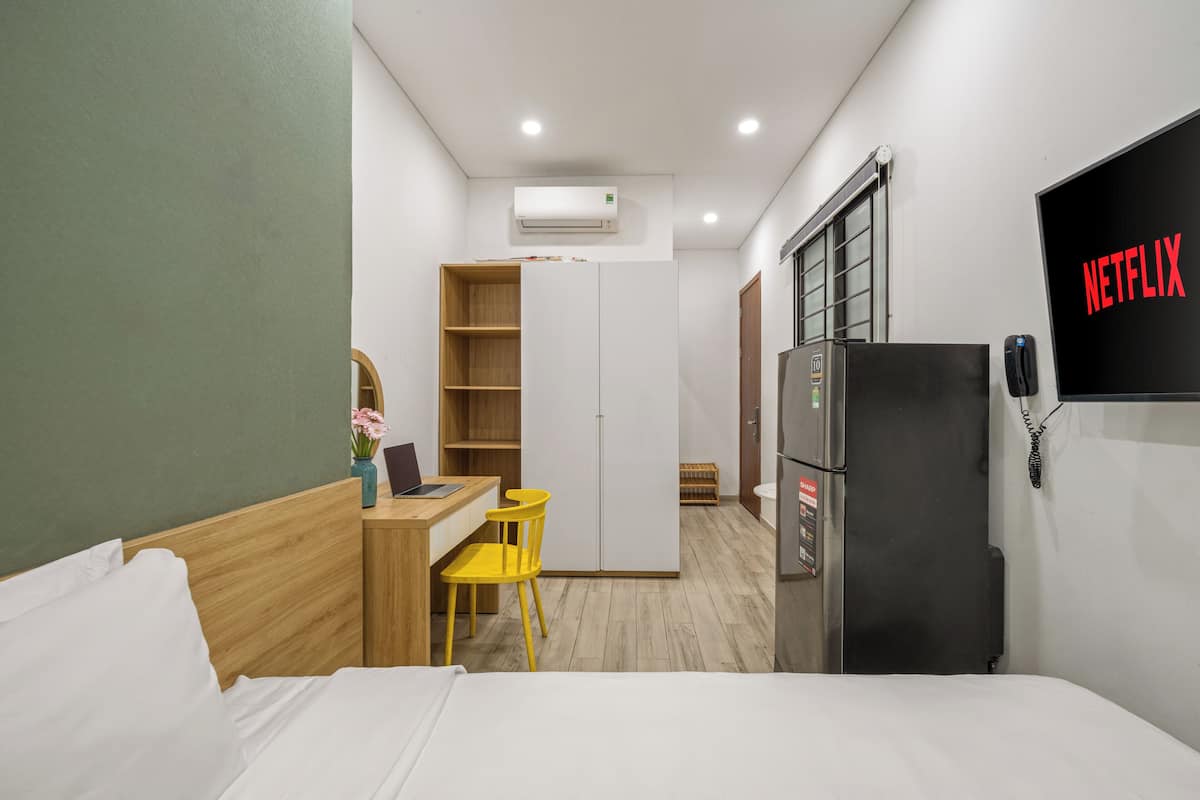 Superior Double Room | 1 bedroom, minibar, desk, blackout curtains