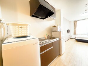 Deluxe-Doppelzimmer, Nichtraucher, Kochnische | Essbereich im Zimmer