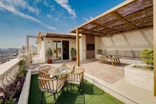 Xuru Stays I The 1bdr Rustic Rooftop w/ Wow Outdoor Terrace
