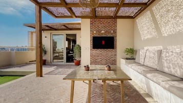 Basic Apartment | Terrace/patio
