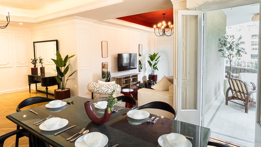 Xuru Stays I The 2bdr Crimson Crib @ The Heart Of Heliopolis