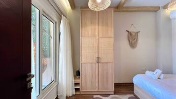 2 bedrooms, iron/ironing board, bed sheets