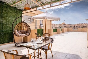 Basic Studio (Serene Suite) | Outdoor dining