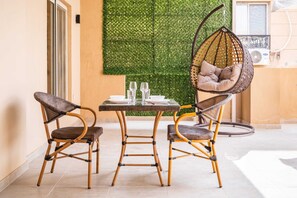 Basic Studio | Dining - Xuru Stays I The Serene Suite A Rooftop Studio @ New Cairo (New Cairo)