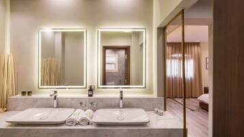 Basic Apartment | Bathroom | Eco-friendly toiletries, hair dryer, towels, soap