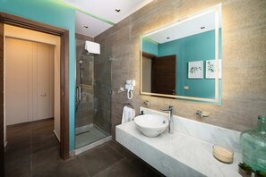 Basic Apartment | Bathroom | Eco-friendly toiletries, hair dryer, towels, soap - Xuru Stays I The Sleek & Ritzy 2 BDR 15 min From CAI Airpt (New Cairo)