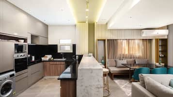 Appartamento Basic | Cucina privata | Frigorifero, microonde, forno, piano cottura