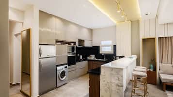 Appartamento Basic | Cucina privata | Frigorifero, microonde, forno, piano cottura