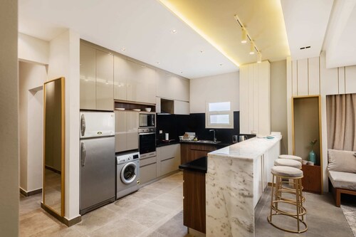 Xuru Stays I The Sleek & Ritzy 2 BDR 15 min From CAI Airpt